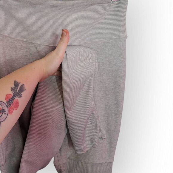 Alo Yoga Women's High-Waist Alosoft Goddess Legging Cream size Medium - Picture 3 of 6